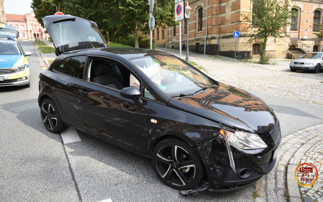 Spurwechsel ging schief: Frau leicht verletzt